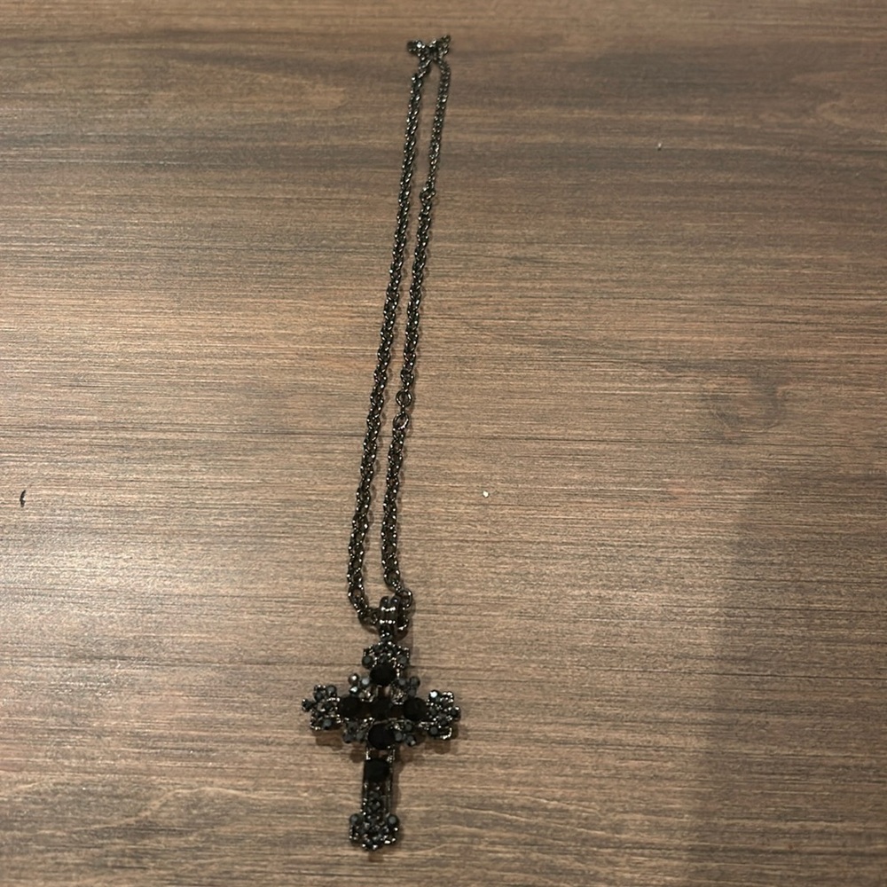 Beautiful cross necklace and pendant.